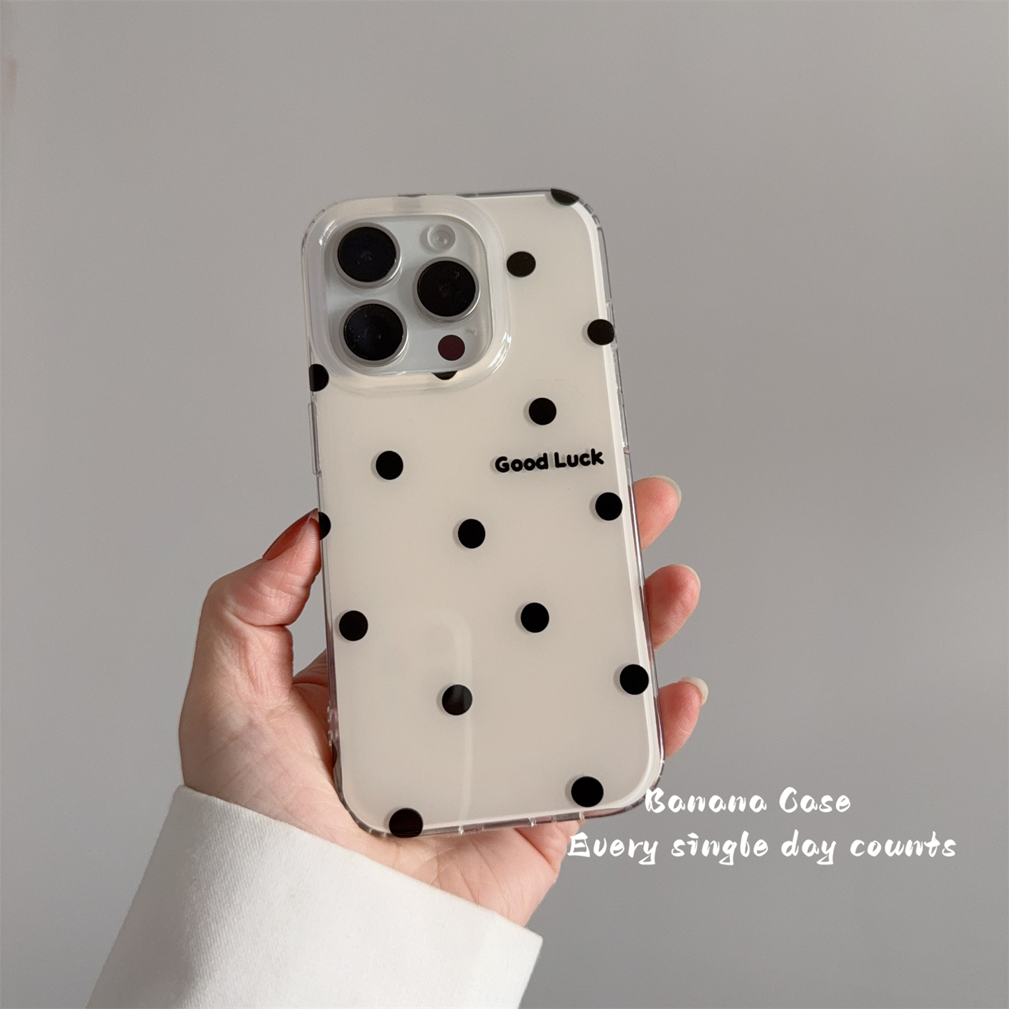 小众ins温柔奶杏色黑波点手机壳