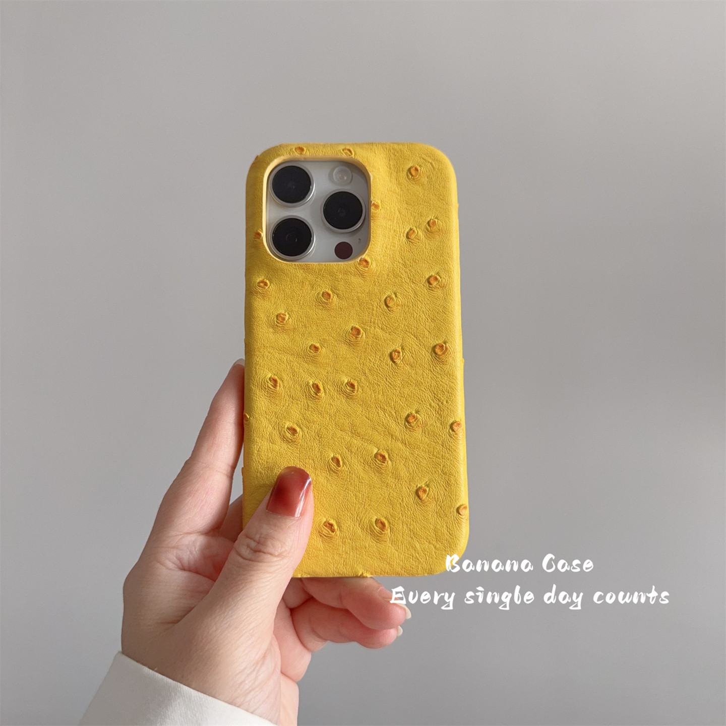 BananaCase韩国ins柠檬黄鸵鸟纹半包皮质硬壳适用iPhone16promax苹果15pro手机壳14promax新款13创意保护套16
