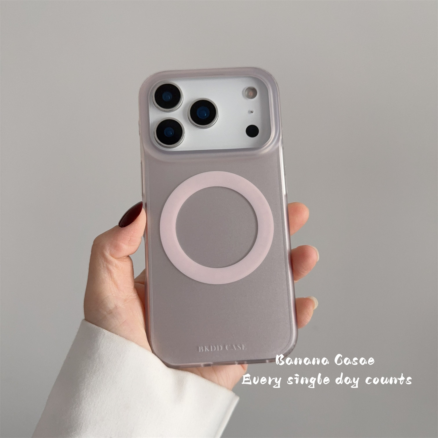 BananaCase高级感淡雅粉雾面磨砂磁吸硬壳适用17promax手机壳iPhone16苹果15promax简约13/14pro新款保护套17