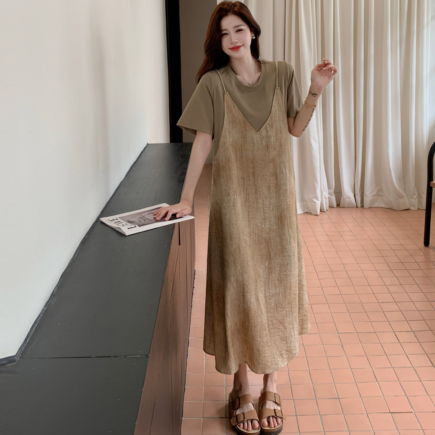 夏时尚哺乳衣外出喂奶裙假两件扎染吊带连衣裙小众独特拼接休闲裙
