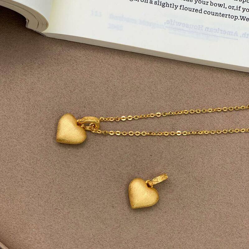 真金24K电镀强保色法式小众ins设计拉丝磨砂感爱心项链金店同款