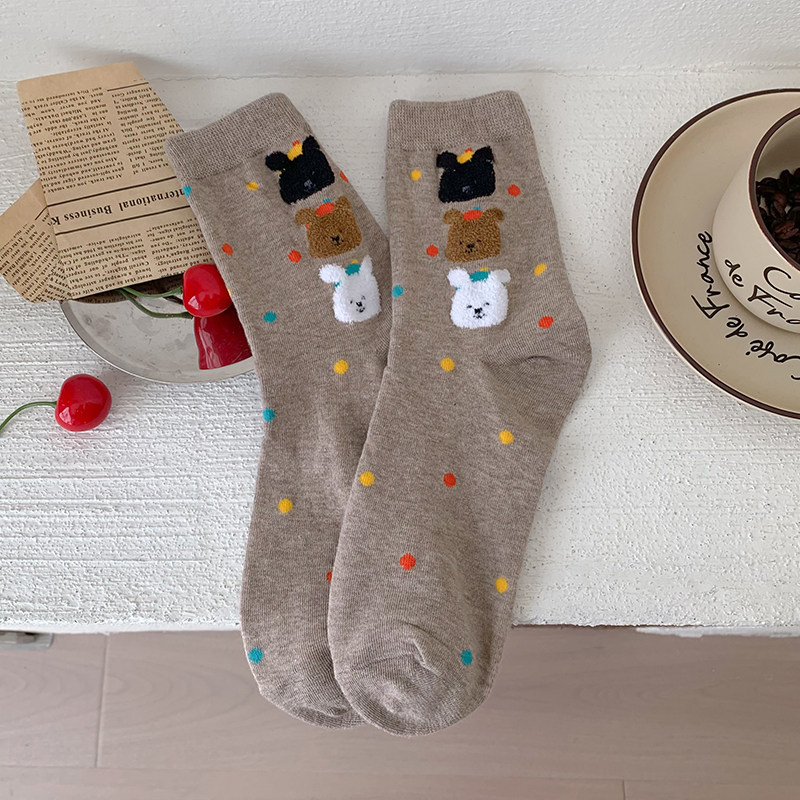 크레이지삭스 프레피 스타일로 발에 귀여움을 더해주고 돋보이게 해줍니다