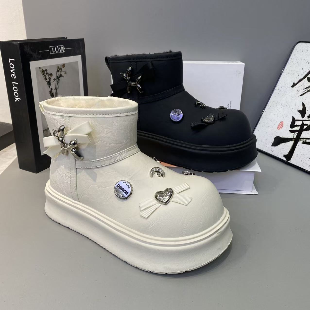 欧洲站冬季新款女款真皮加棉雪地短靴舒适百搭保暖防滑底时尚女鞋