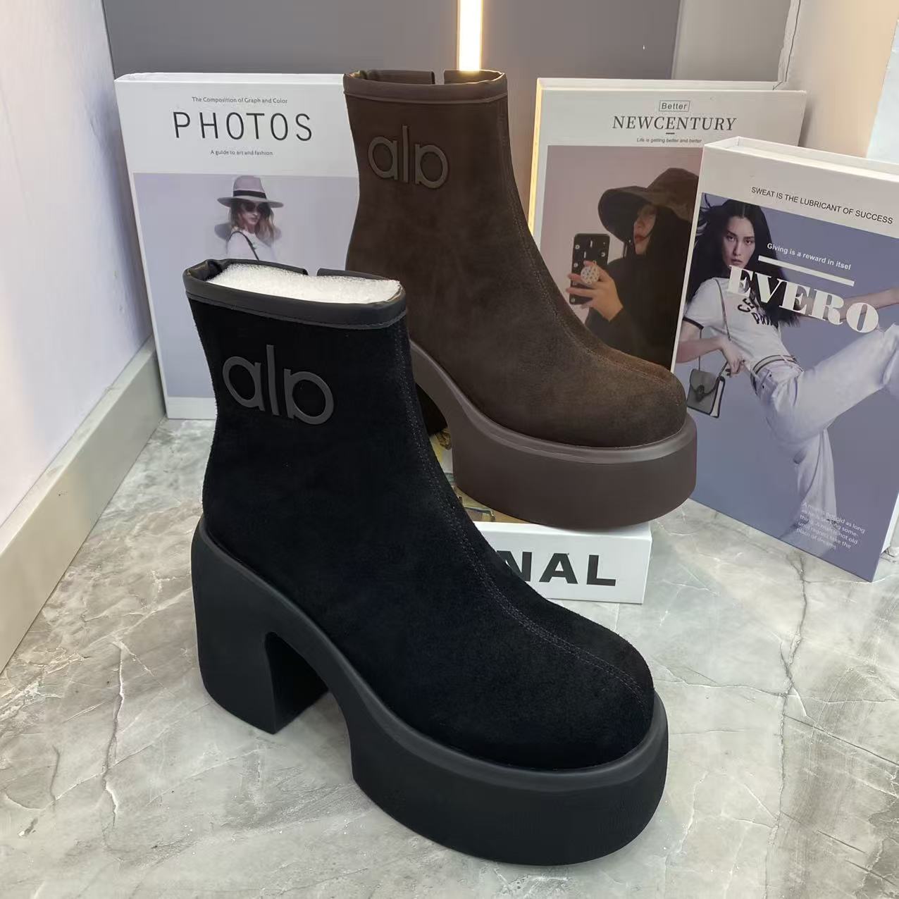 2025秋冬新款女款磨砂牛皮松糕底加绒短靴厚底增高时尚百搭女短靴