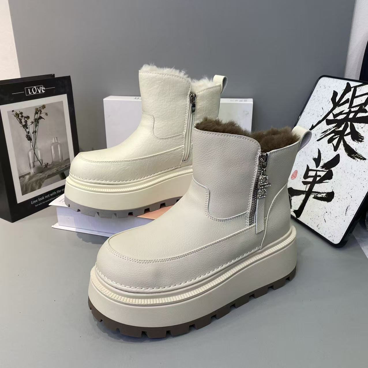 冬季女款新品真皮厚底保暖防滑底雪地靴舒适百搭高帮雪地短靴