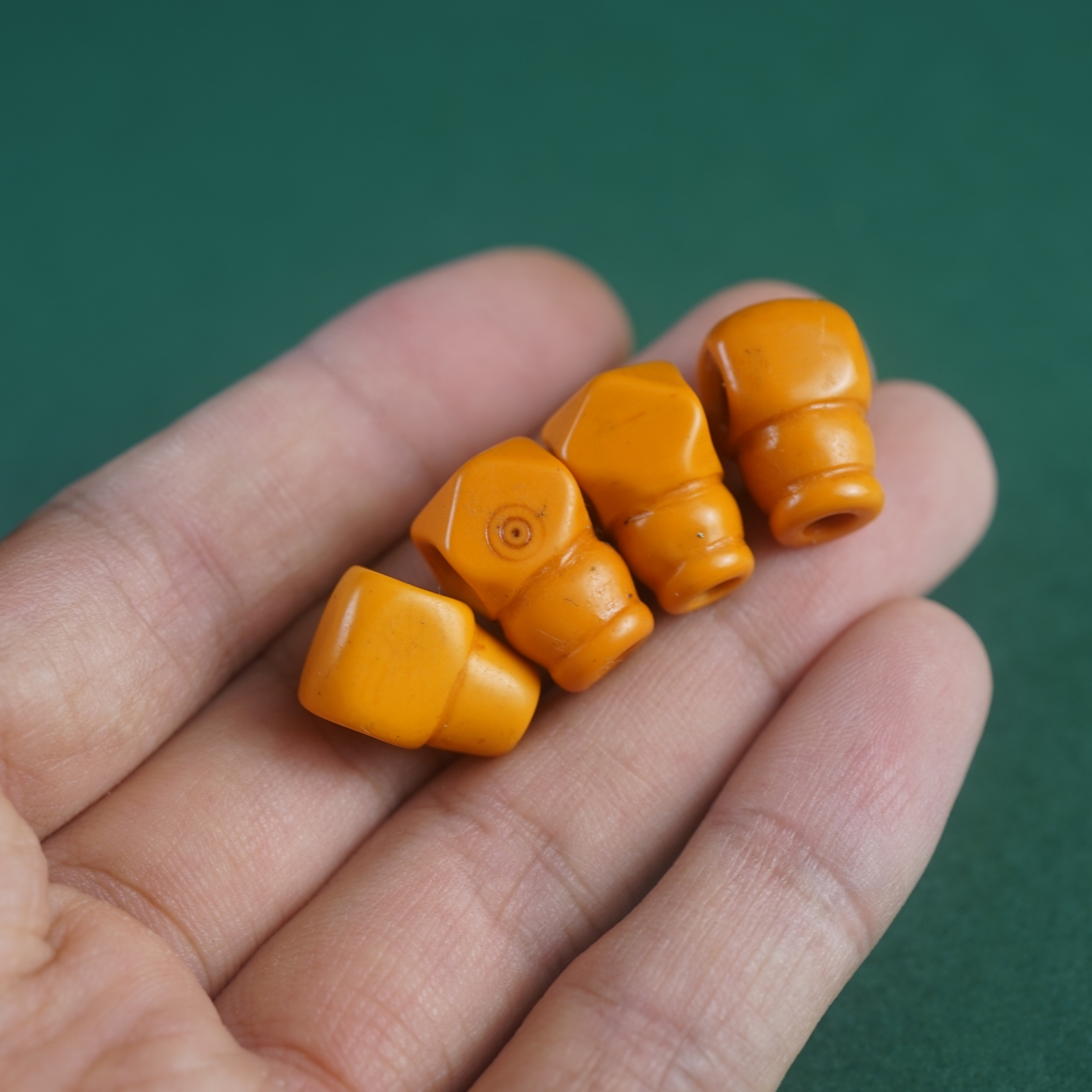 精品纯手工西藏传合成黄料器一体三通佛头配珠文玩配饰散珠穿手串