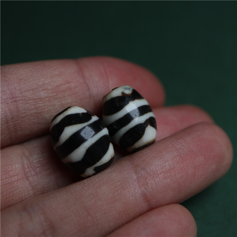 〓包老〓西藏精品黑白分明手工老料器达洛天珠藏式文玩配饰腰珠子