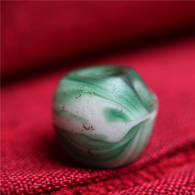 〓包老〓西藏清代手工古法琉璃老工艺少见绿色合模搅胎琉璃配珠子