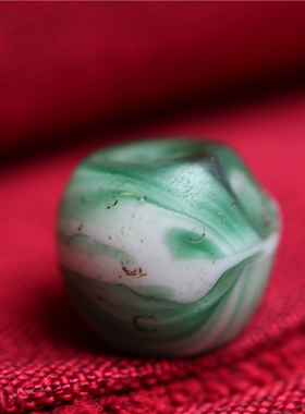 〓包老〓西藏清代手工古法琉璃老工艺少见绿色合模搅胎琉璃配珠子