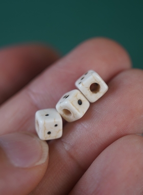 6mm手雕藏式合成白色料器色子隔珠西藏吉祥天母骰子黑白配珠散珠