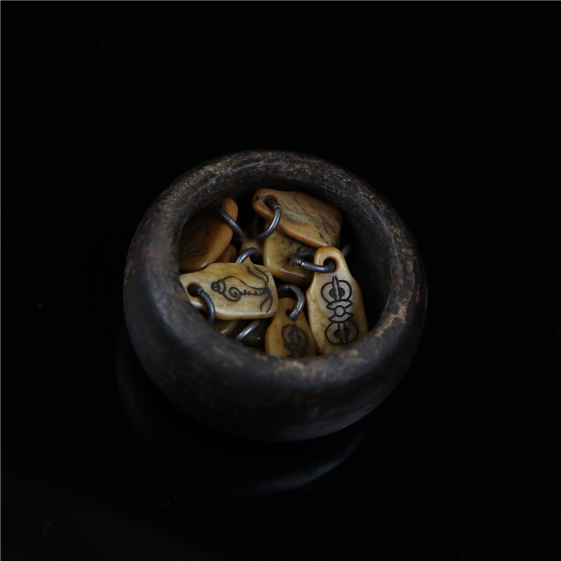 西藏小元素吊牌手雕牦牛骨咒点牌