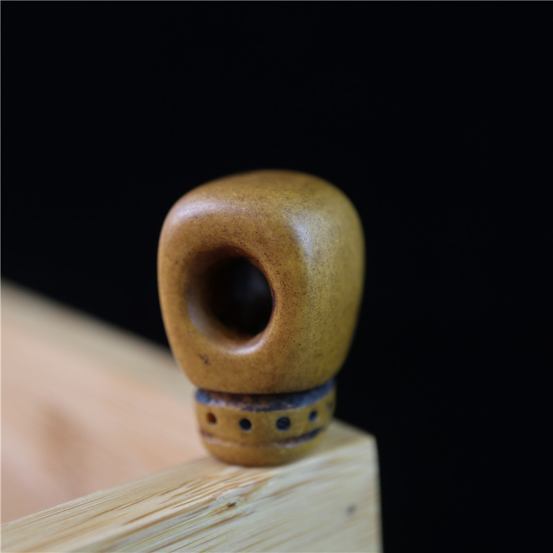 大孔道精品藏传老黄料器三通配珠金刚星月菩提手串配饰佛头散珠