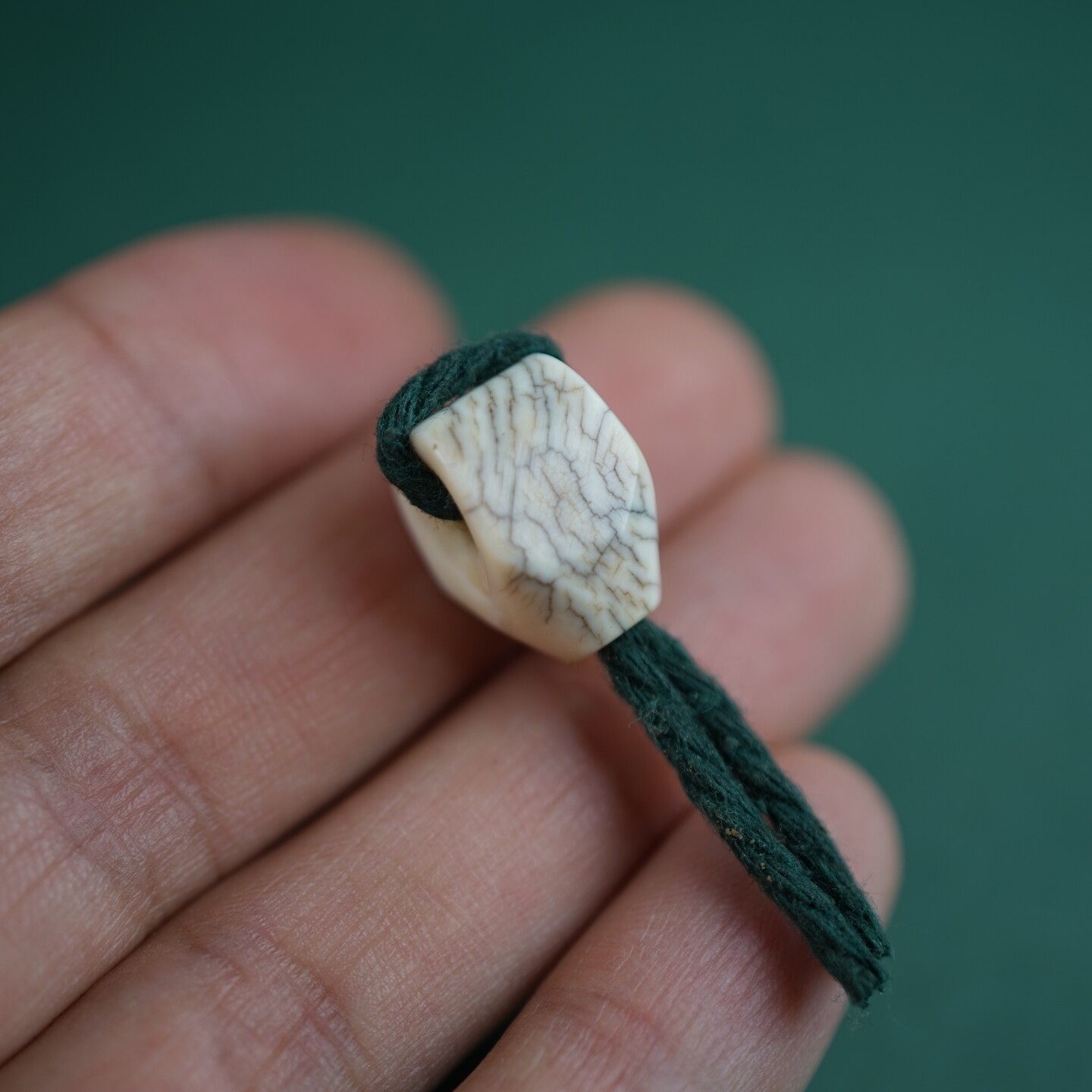 西藏回流仿老做旧满开片猛犸牙雕一体三通文玩配珠菩提佛头配饰