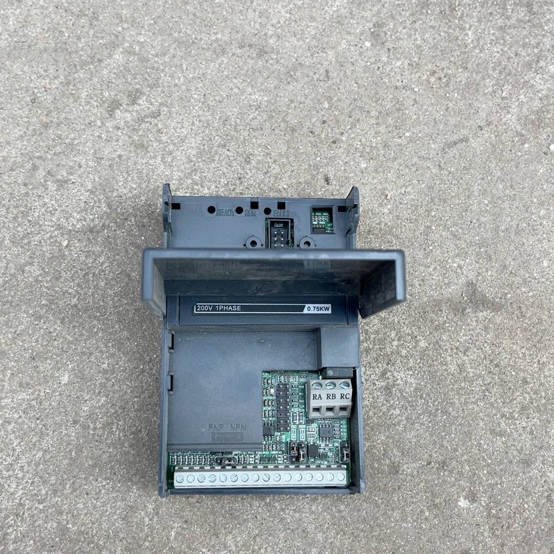 议价-Z2200-0R7G众辰220V 0.75KW 变频器拆机主