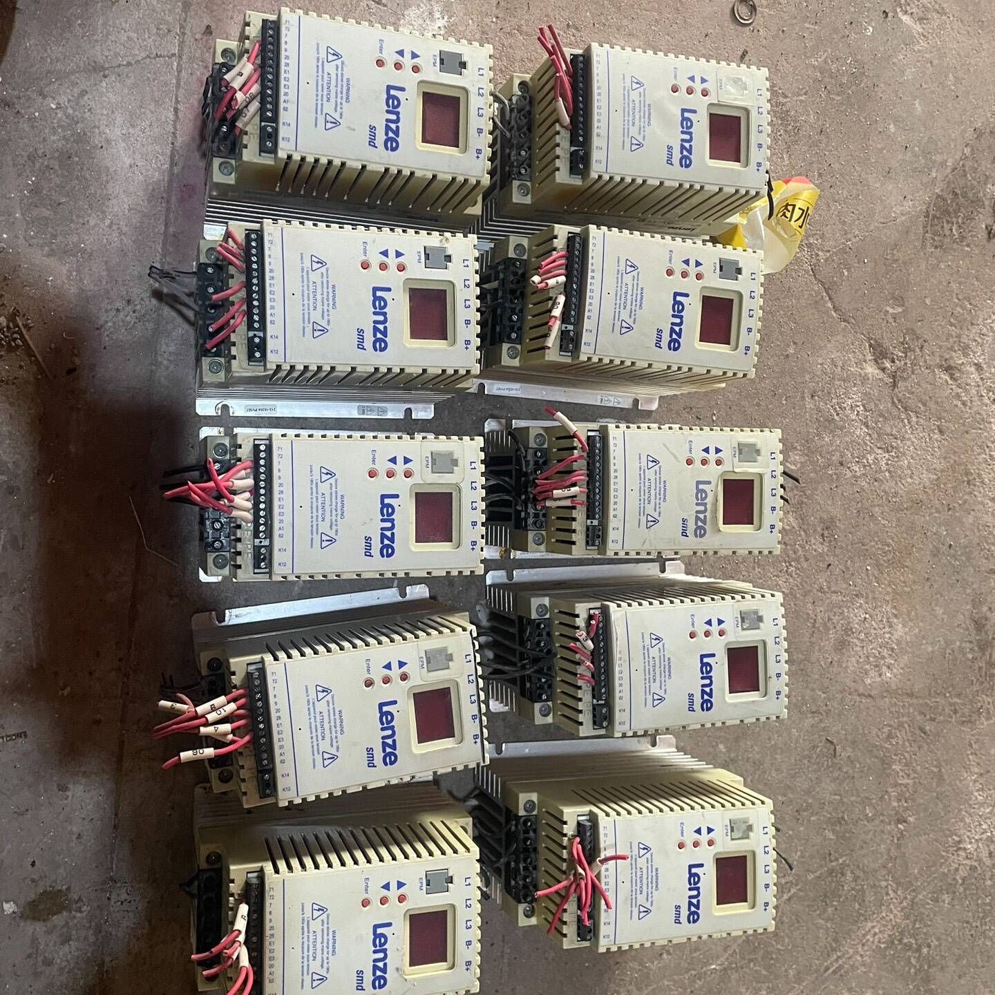 议价-伦茨变频器1.1kw伦茨ESMD112L4TXA拆机还有三