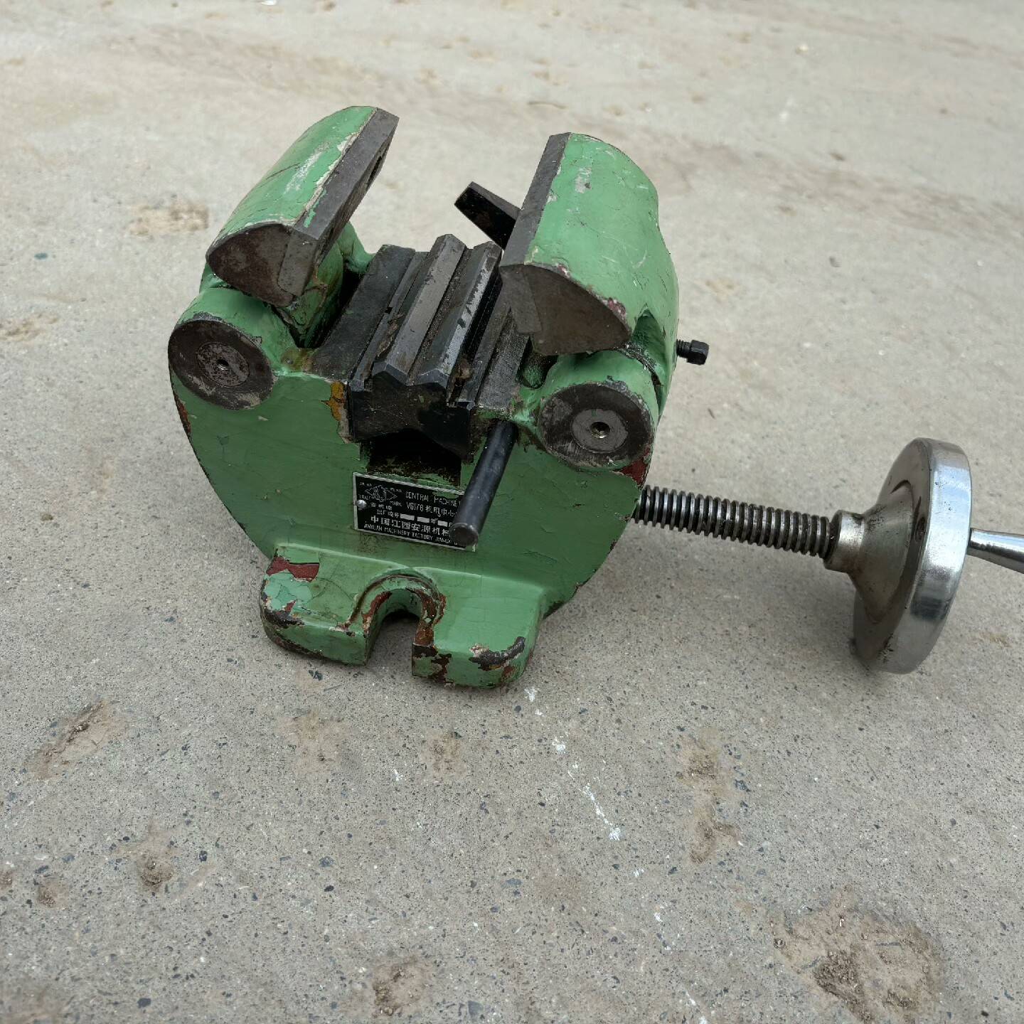 议价-中心虎钳，V型钳，安机牌V6176机用中心