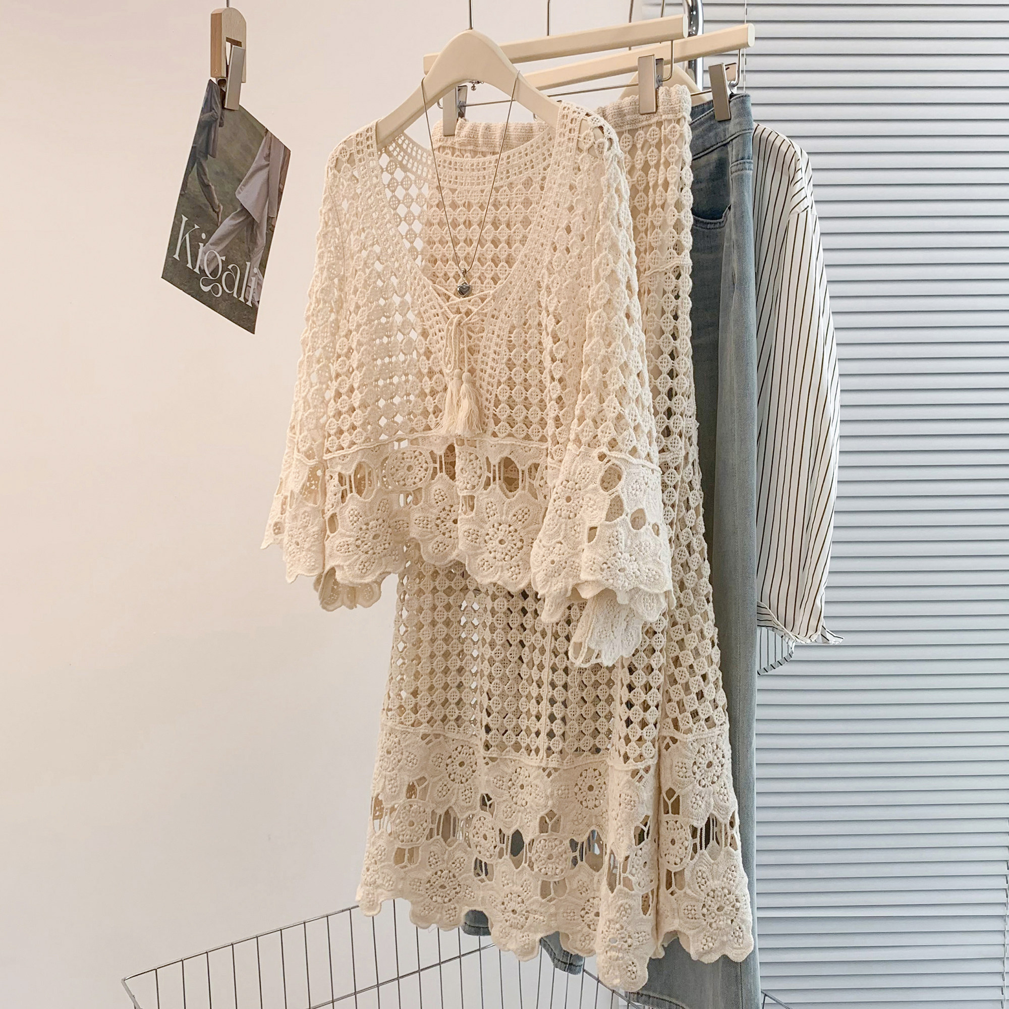 波西米亚镂空针织上衣半身裙两件套女秋宽松度假风喇叭袖防晒罩衫