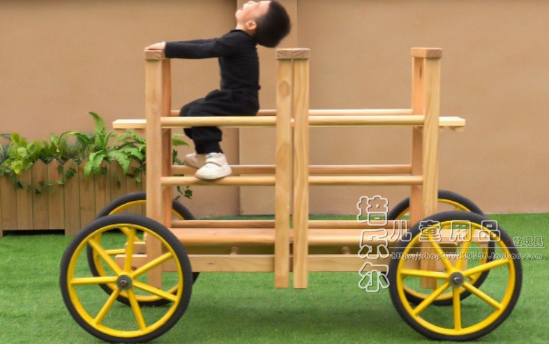 小车碳化原木组合幼儿园