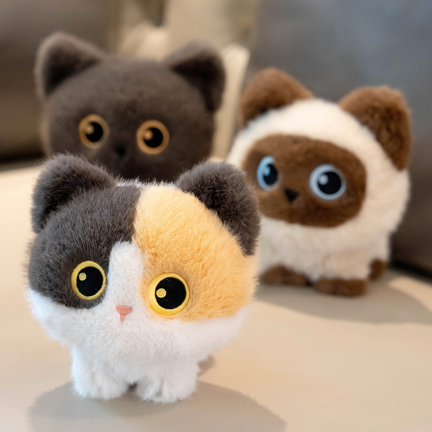 可爱站姿小黑猫咪玩偶三花猫公仔图片