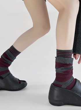 越穿越喜欢～假两件的设计，安可拉红搭配条纹叠穿堆堆袜巨高级