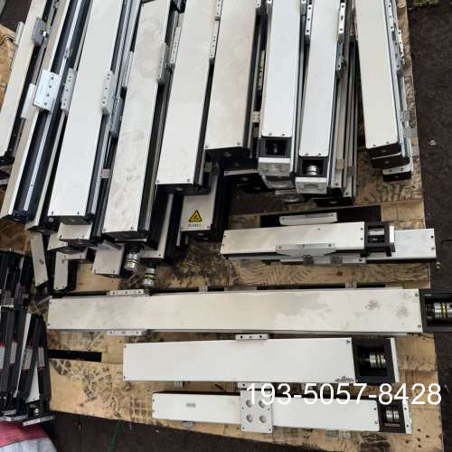 议价出这款RISO/理想品牌的白色直线导轨滑块，拥有简约而现代的