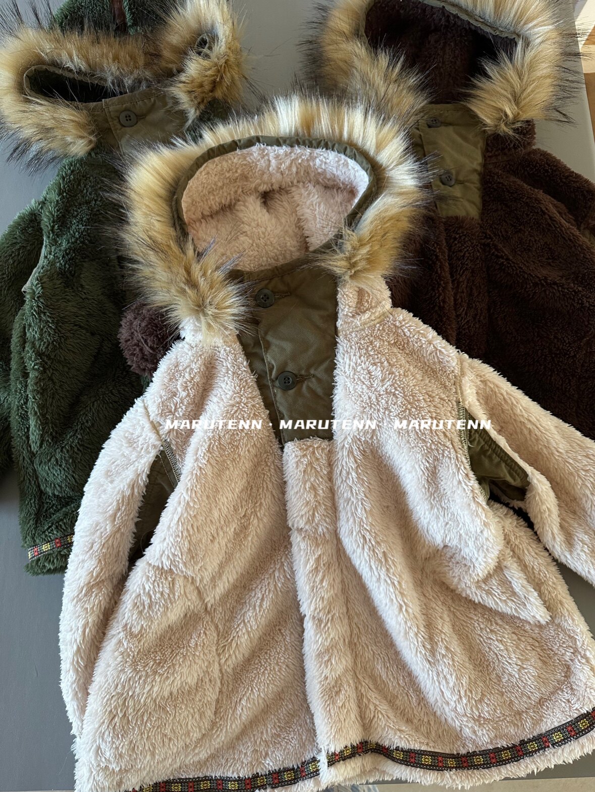 特惠｜日系羊羔毛柔软毛领帽子上衣宽松下摆刺绣男女同款三色外套