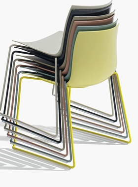 优否UFOU简约会议室洽谈椅子可堆叠教室培训椅设计师款休闲会议椅