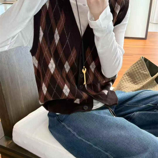 歐洲站2025秋新款 拼色菱形格羊毛絨針織馬甲女 歐貨老錢風V領無袖