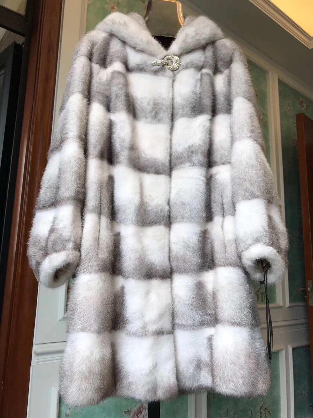 進口接近天鵝絨十字貂連帽中長款貂皮大衣水貂毛皮草女外套年輕款在類目 女裝/女士精品, 皮草中 - 來自Buy2taobao.com提供專業的淘寶代購服務