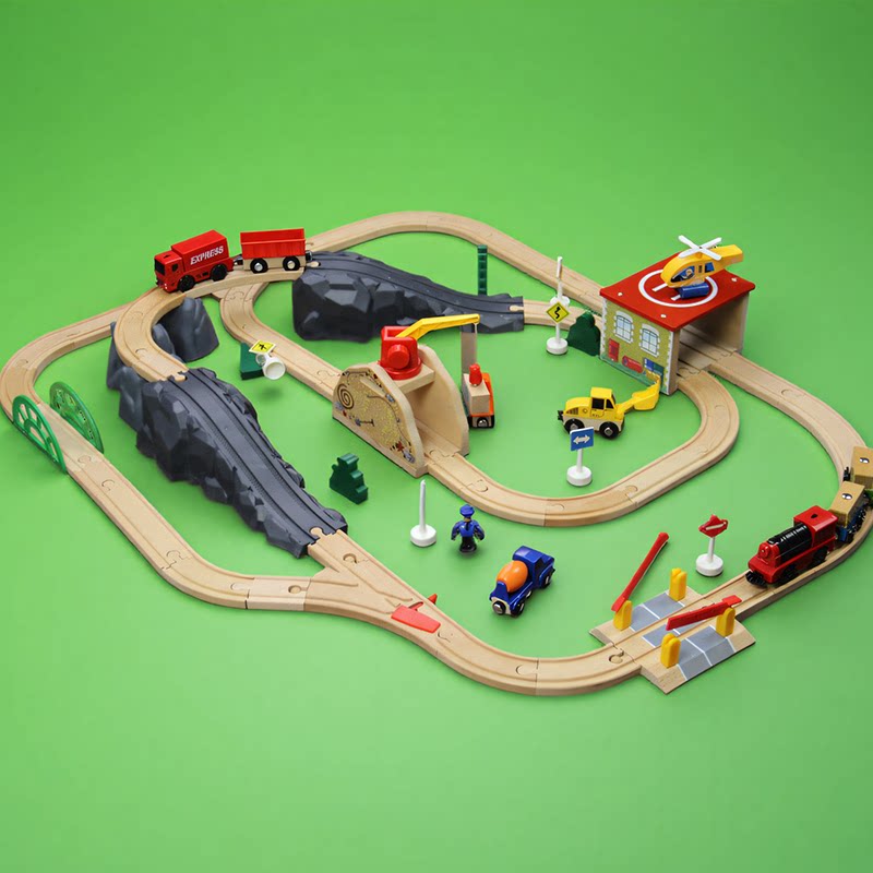 2025年爆火的玩具积木益智拼装轨道男孩小学生男生火车玩具车木质