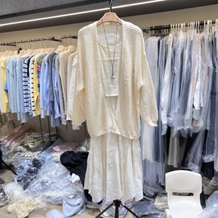 慵懒风镂空肌理感长袖 背心配项链纱纱半身裙女2026春 外搭针织开衫