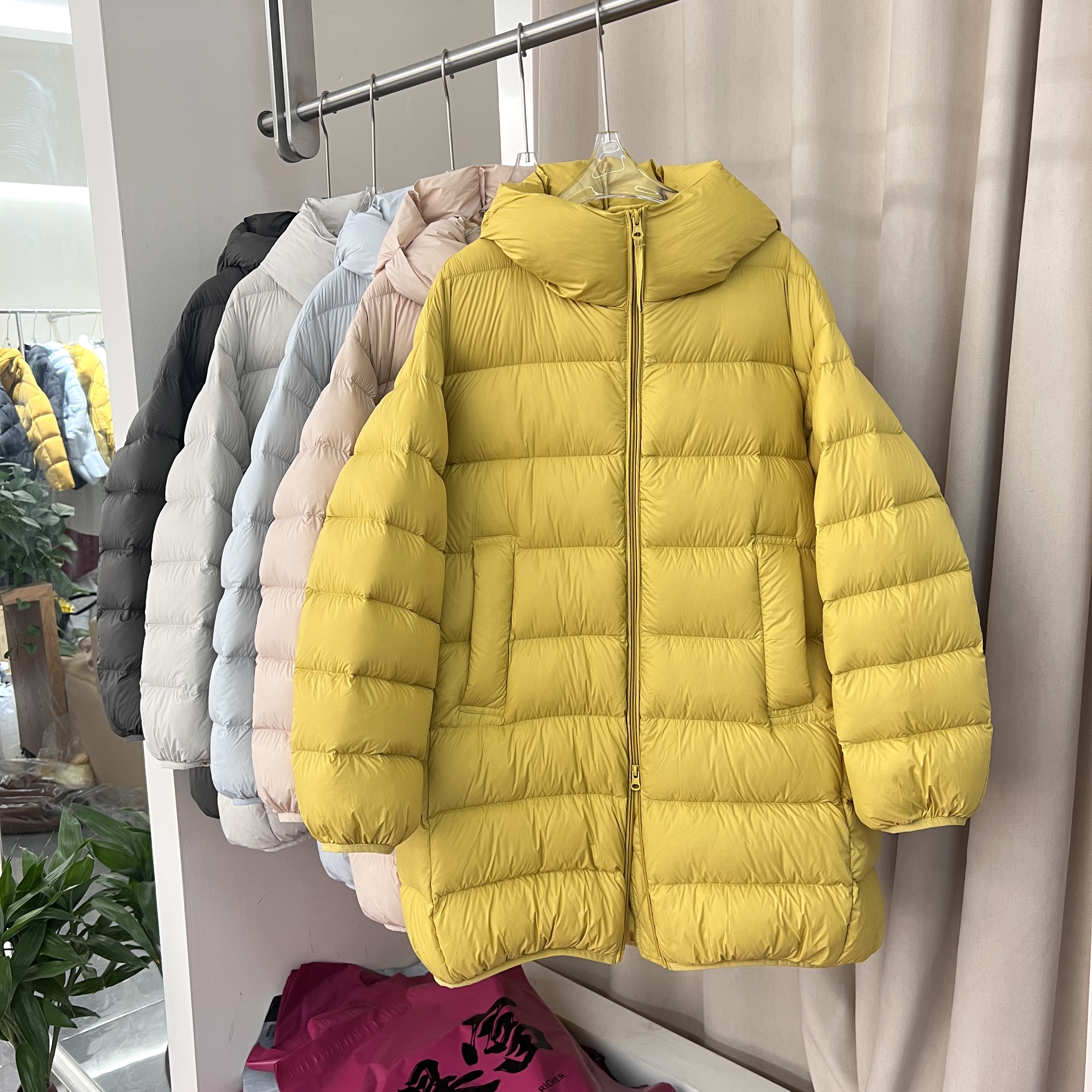 90白鸭绒2025年冬季新款显瘦百搭连帽中长款羽绒服女加厚保暖外套