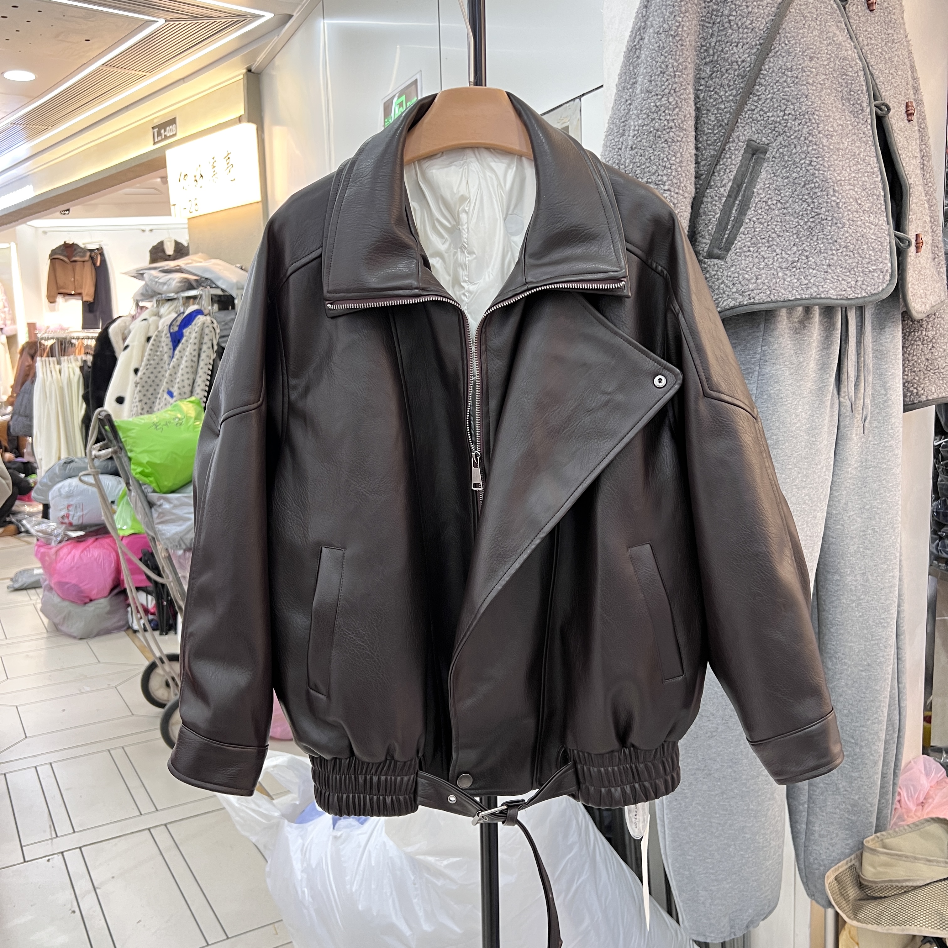 羽绒内胆2025冬新款宽松休闲百搭翻领皮衣外套女机车服上衣80208