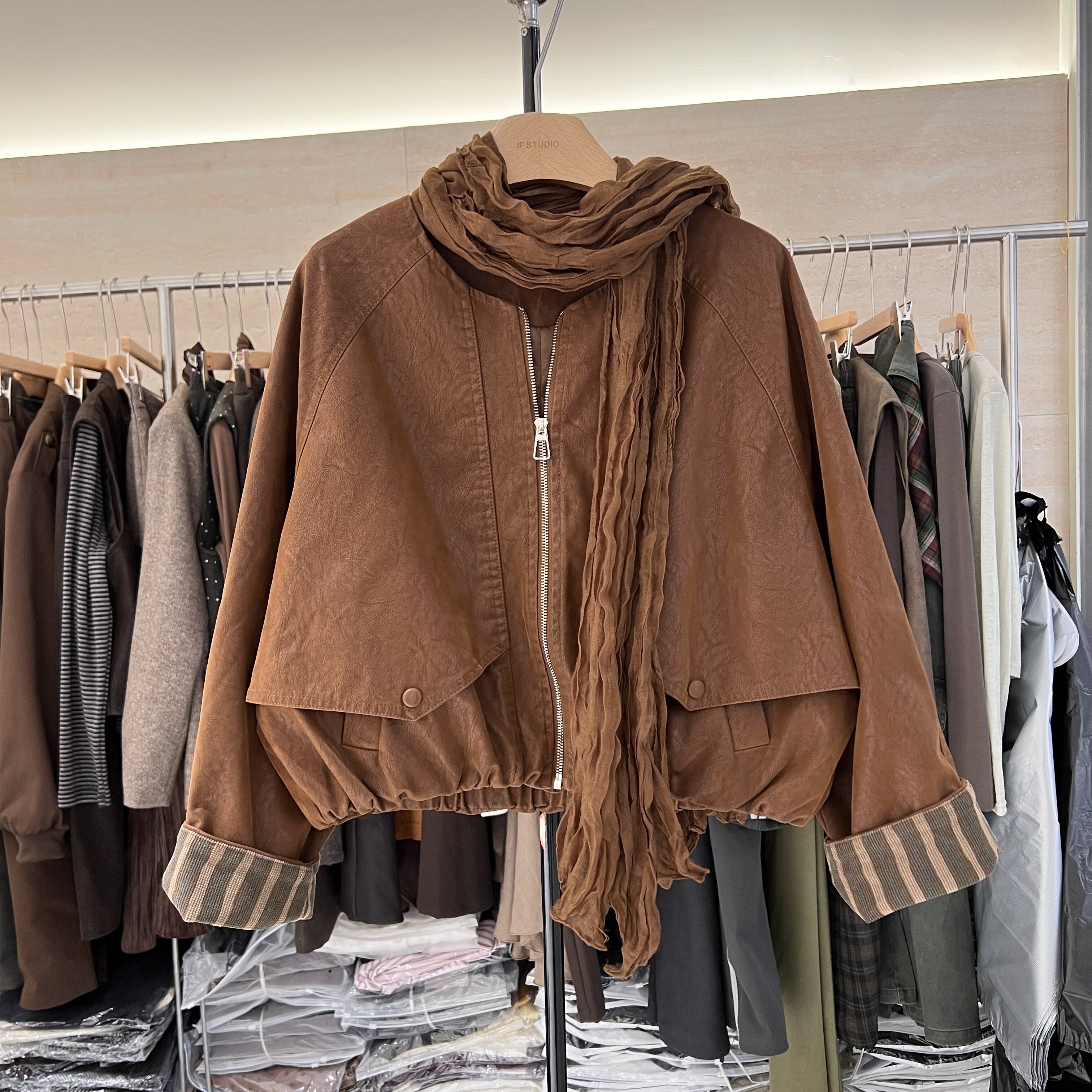 2026秋季新款韩版宽松显瘦围巾短外套女中长款休闲撞色袖口大衣