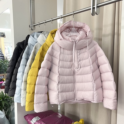 羽绒服女短款2025冬季新款韩版小个子连帽宽松90白鸭绒排骨服外套