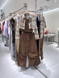 2025早秋新款韩版时尚百搭格子衬衫+背心+工装裤三件套女欧货潮