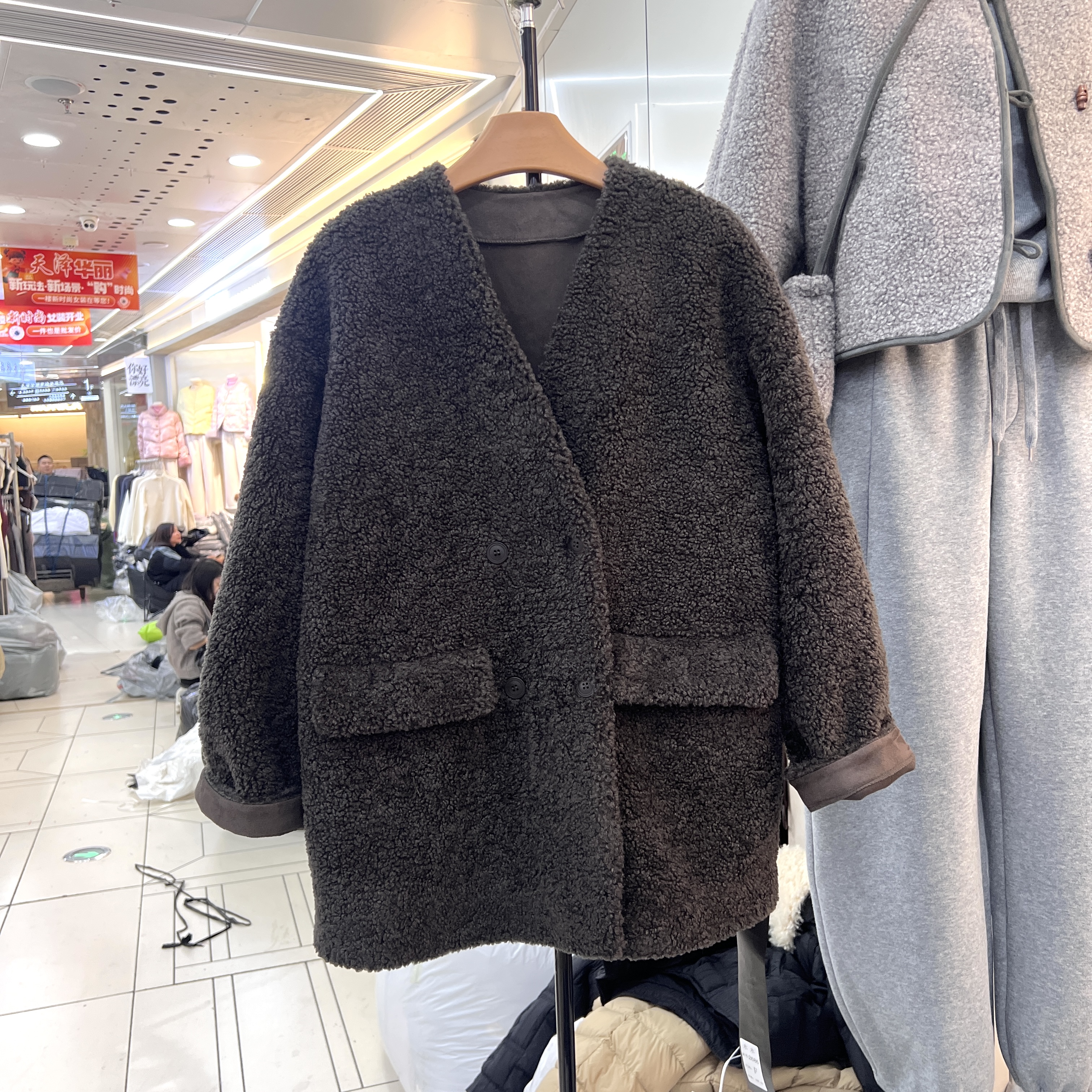 欧货2025冬新款时尚休闲皮毛一体高级感上衣复古名媛毛毛外套2686