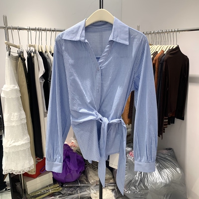 法式气质设计感绑带收腰长袖女装2026春新款蓝色条纹通勤上衣1056