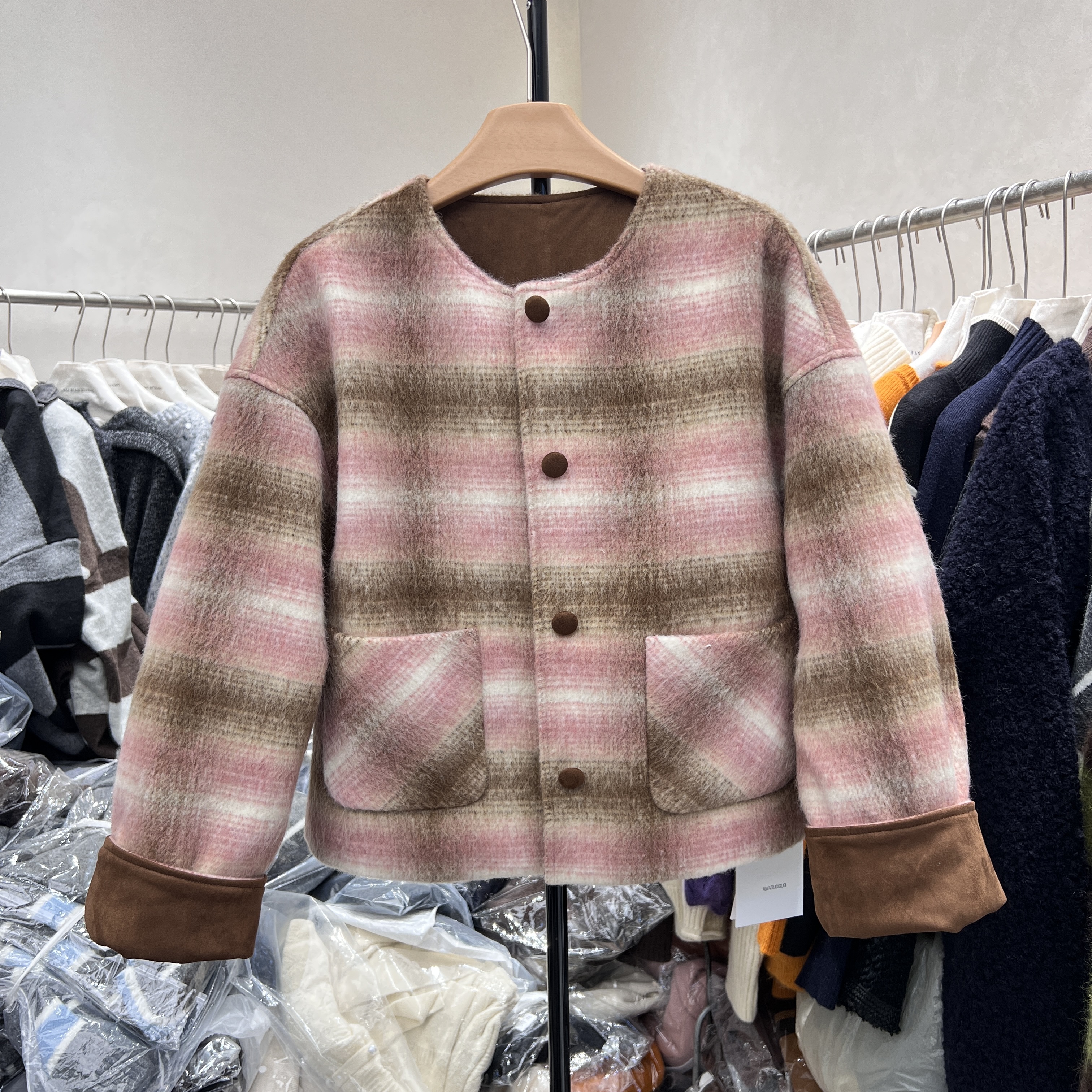 2025冬新款韩版宽松格子百搭加厚保暖白鸭绒羽绒服女短款外套5631