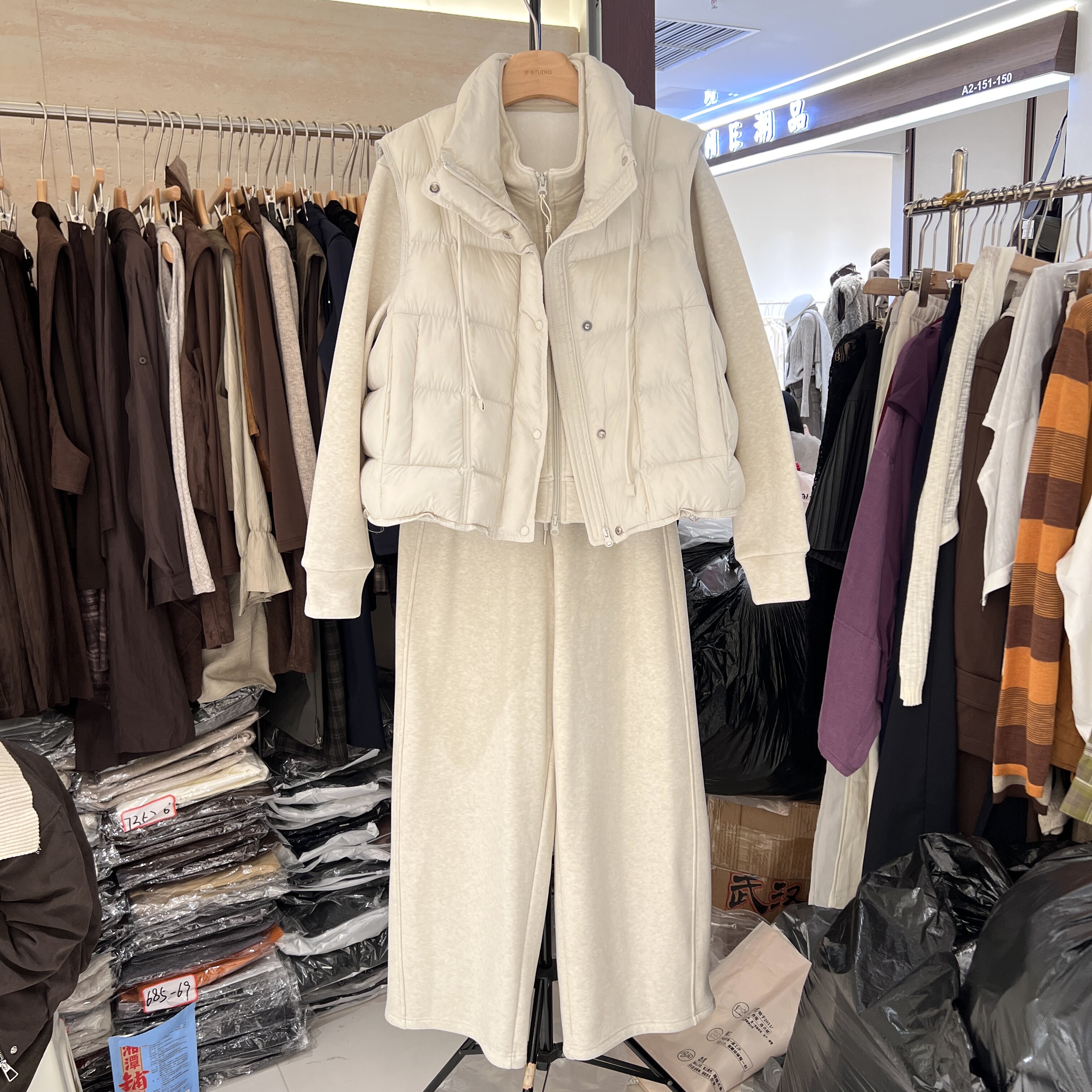 2026秋冬新款高端冬季棉服马甲卫衣套装女宽松阔腿休闲裤三件套