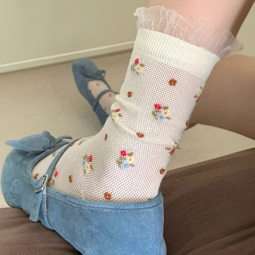 氛围感拿捏了~喜欢春天的碎花薄袜子确实很绝啊~袜子女春夏薄款透
