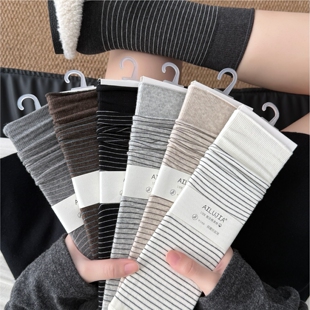 条纹无骨袜秋季日韩细条纹精澳棉柔软棉袜ins潮简约百搭中筒袜