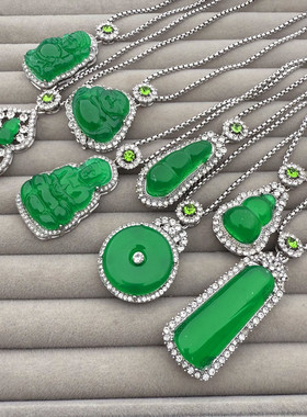 严选高仿玉髓无事牌吊坠翡翠绿平安牌气质女配饰高冰玉坠镶嵌项链