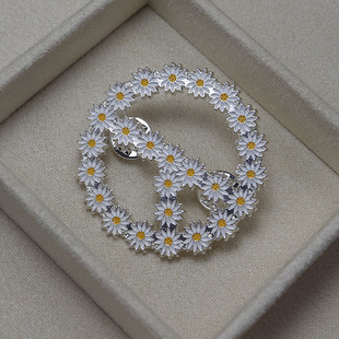 权志龙GD同款pmo雏菊花朵反战logo胸针时尚潮流徽章别针百搭配饰