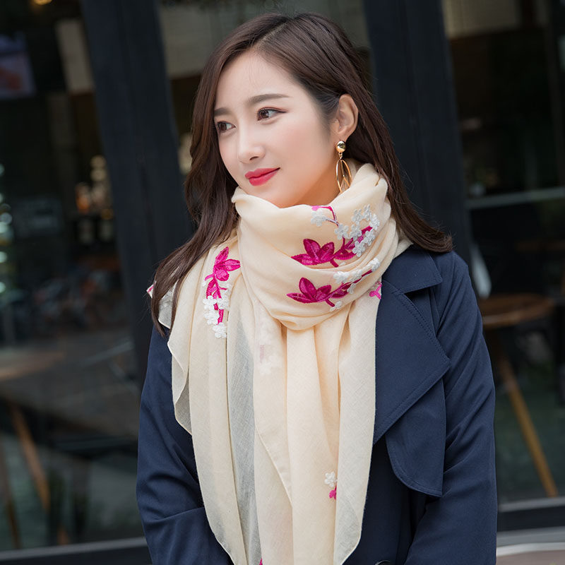 绣花防晒围巾丝巾女士云南旅游海边拍照民族风披肩保暖秋冬沙滩巾