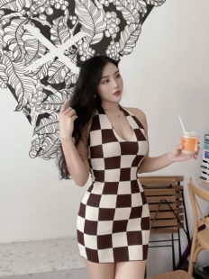 清仓下架欧美风性感显瘦泰沙滩海边度假挂脖吊带连衣裙微胖辣妹