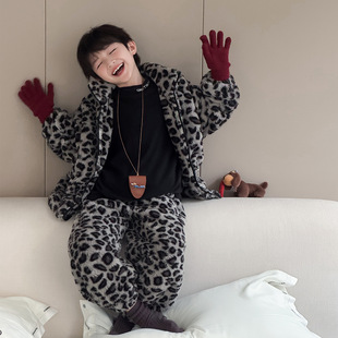 小杰家2025男童冬款时尚豹纹宝宝家居服长毛绒加厚睡衣拉链