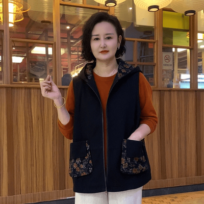 马夹女胖妈妈秋装外套加肥大码宽松连帽碎花拼接休闲坎肩牛仔马甲