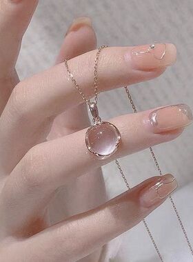 2025年新款粉玉髓水晶吊坠项链小众电镀玫瑰金轻奢闺蜜森女锁骨链