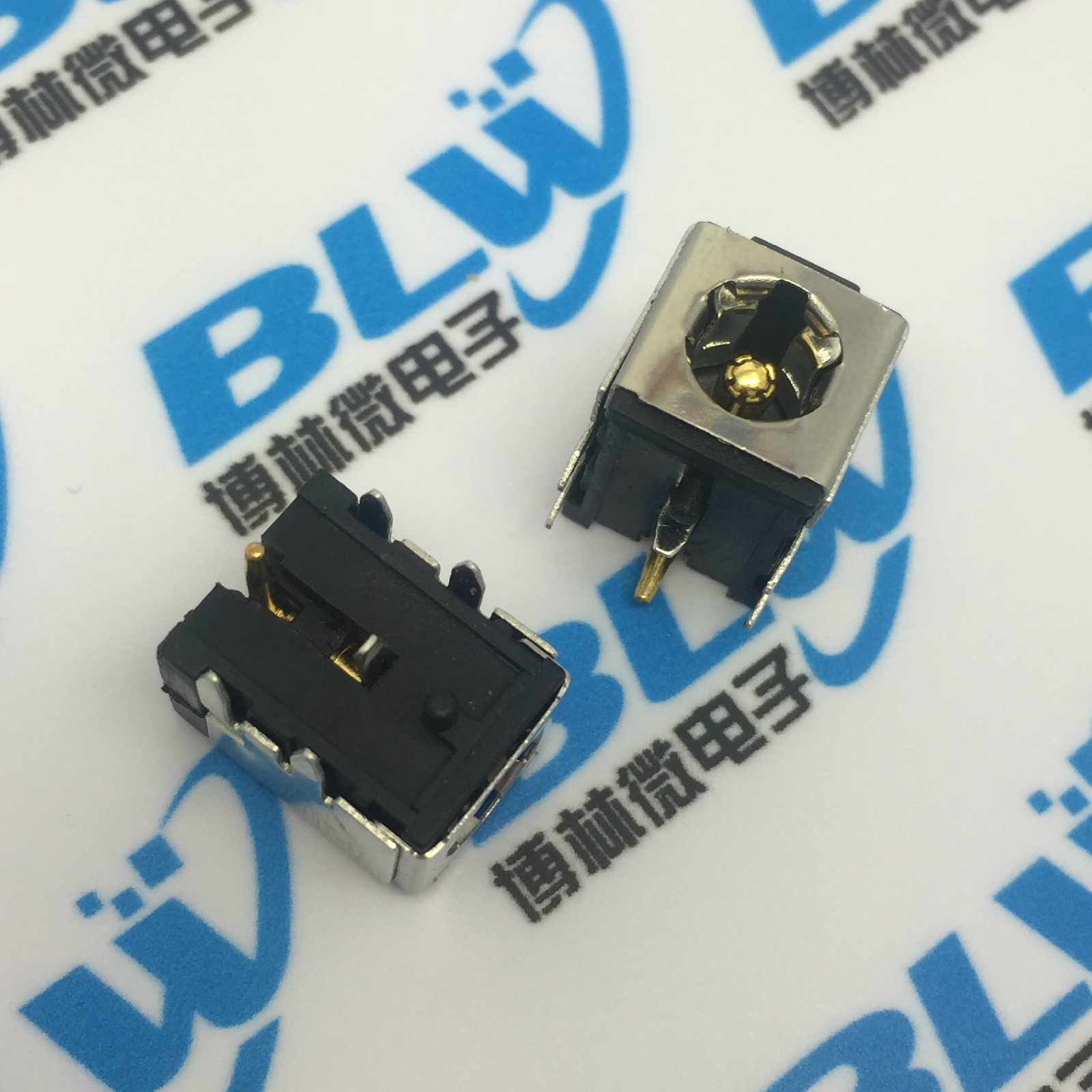 5点以前订单当天发货，5点后订单尽量当天发货。 订单100以上可以开普通发票 ，税点6%，有需要可直接联系客服。 默认不开收据，有需要的可以留言。